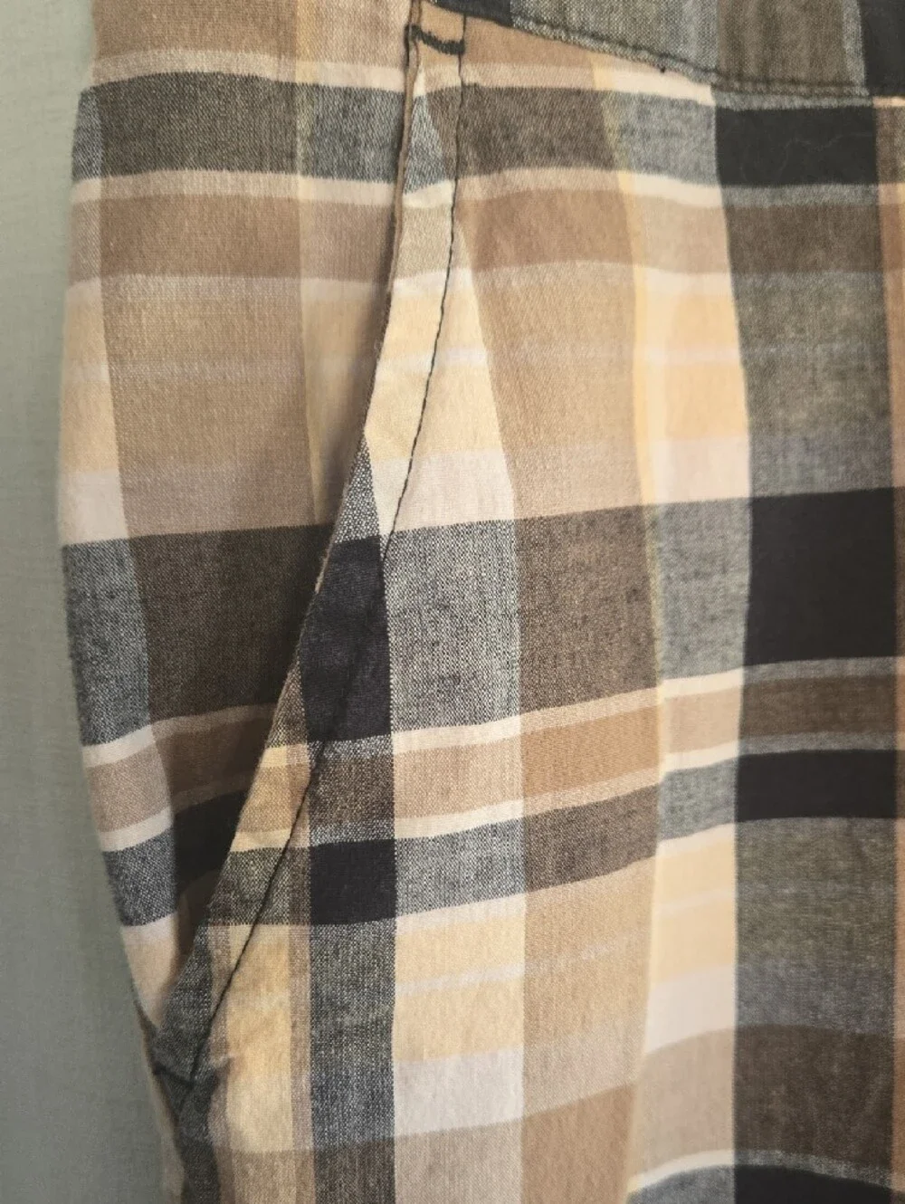White Stag Plaid Capri Pants in Beige and Black